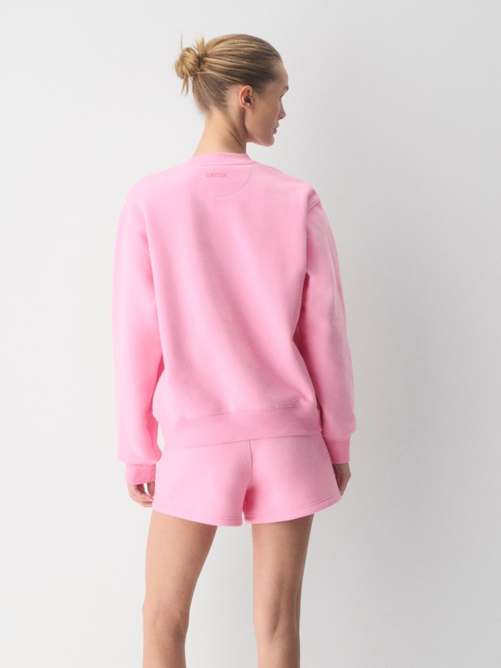 Aritzia Pink Sweatshirt and Shorts
Set small